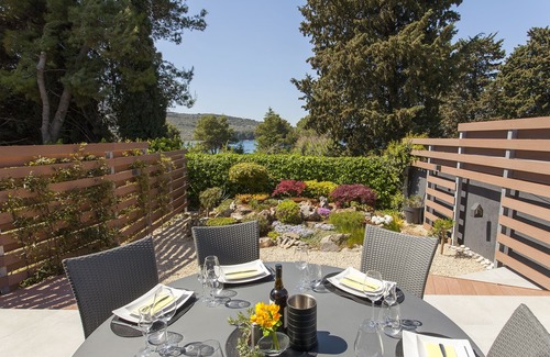 Cres Apartment | Your stay we want to do as an experience-adventure, exploration and recognition