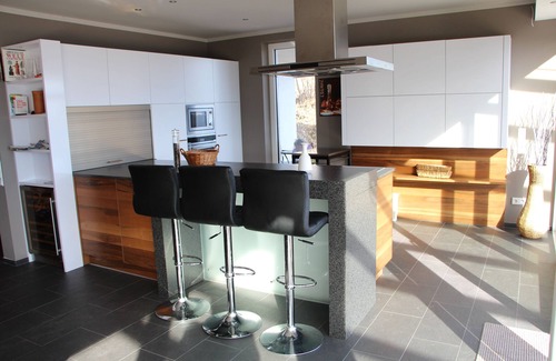 Bodensdorf Apartment | Your sunny box seat over the lake