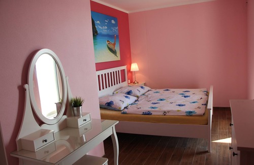 Bodensdorf Apartment | Your sunny box seat over the lake