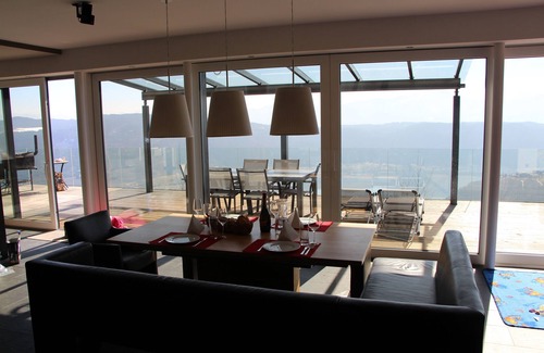 Bodensdorf Apartment | Your sunny box seat over the lake