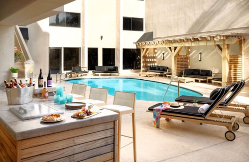 Calabasas House | Your Ultimate Leisure Stay Near Lake Calabasas Park! 3 Spacious Units, Pool
