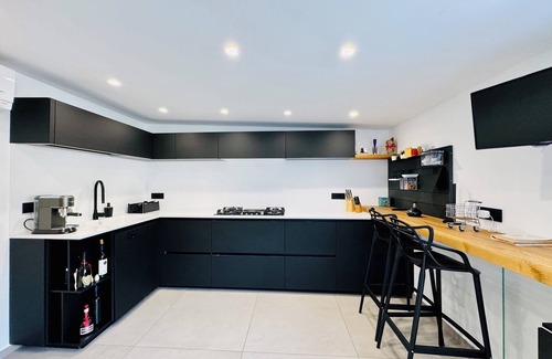 Meta Apartment | YourHome - AC Luxury House