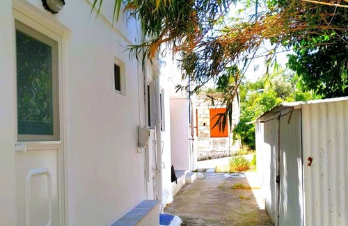 Pythagorion Apartment | YourHome2n4-7 min Walking distance to the market, restaurants, bars and beach!