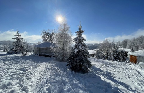 Saint-Antheme RV Rental | Yourte Supérieur 4 place
