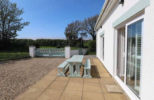 St Ishmaels Cottage | YR HEN ARDD, pet friendly, with a garden in Milford Haven