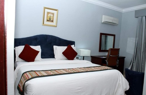 Ikeja Hotel | Zaints Guest House