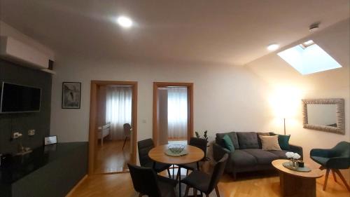 Mostar Apartment | ZARA apartment- Near the Old town , 3 ACs , Free Parking, Peaceful