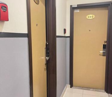 Taman Desa Jaya Hotel | Ze Xiang Hotel - Desa Jaya Ikea Self Check in