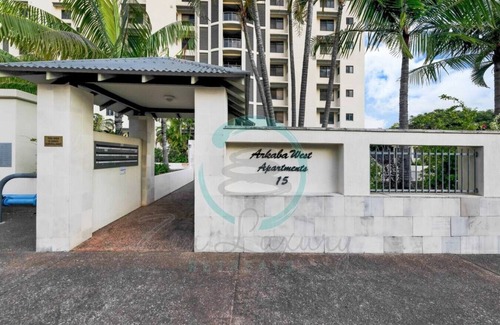 Darwin City Centre Condo | ZEN AT ARKABA - 3BR Luxury Apartment