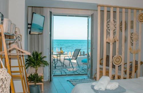 Kokkini Chani Apartment | Zen Beach Front Suite