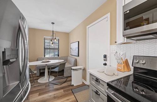 The Gate House | Zen Cottage w/Private Parking/ABODEbucks