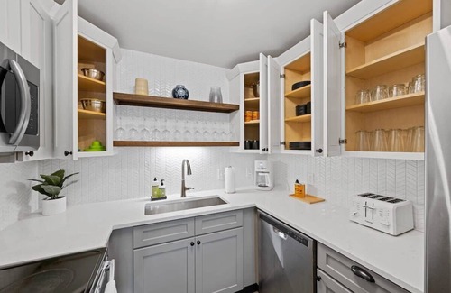 The Gate House | Zen Cottage w/Private Parking/ABODEbucks