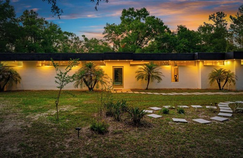Floral City House | Zen Escape Pool Trails Outdoor Kitchen