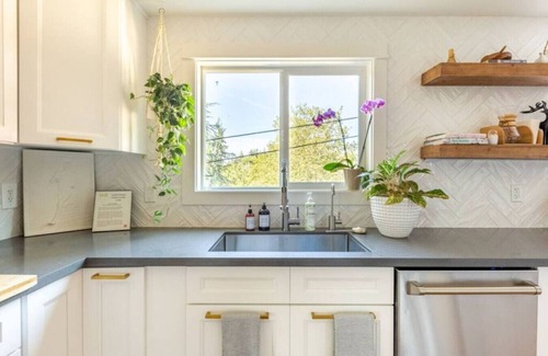 Amazon Apartment | Zen Haus suite A&B ·