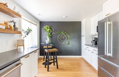 Amazon Apartment | Zen Haus Suite A · Serene Retreat, KING BEDS, near UO, w/views