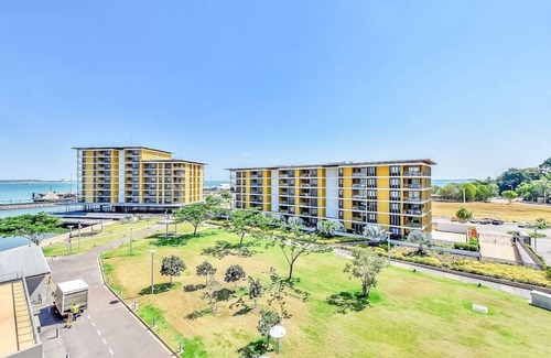 Darwin City Centre Condo | ZEN PENINSULA - 3 BR Waterfront Apt