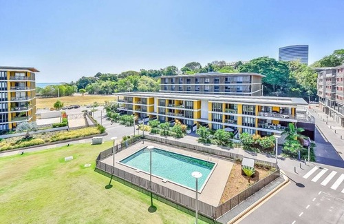 Darwin City Centre Condo | ZEN PENINSULA - 3 BR Waterfront Apt