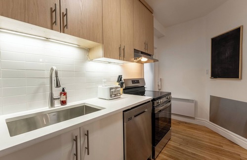 Hochelaga-Maisonneuve Apartment | Zena Habitat V | Parking | AC & Office | WIFI | TV