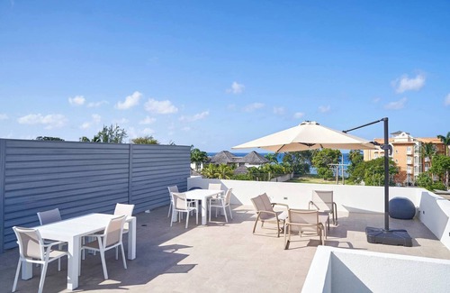 Little Battaleys Apartment | ZenBreak Coral Beach #204