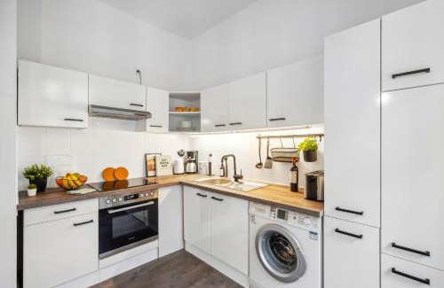 Elberfeld-Mitte Apartment | Zentral Wohnen im Luisenviertel Küche & Smart-TV