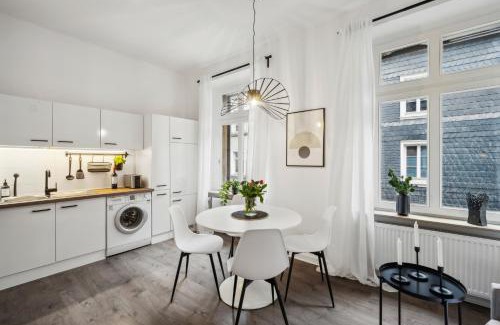 Elberfeld-Mitte Apartment | Zentral Wohnen im Luisenviertel Küche & Smart-TV