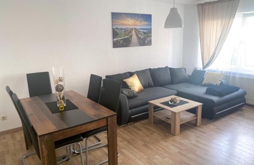 Lubeck City Centre Apartment | Zentrale 2-Zimmer Wohnung in Altstadt & Bahnhofsnähe (überdachte Gartenterasse)