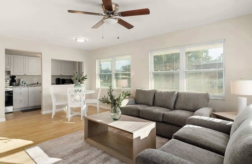 Downtown Zephyrhills House | Zephyrhills Comfort Duplex | 2 bed 2 Bath 🛋️