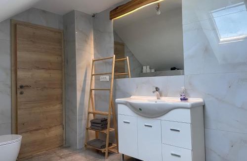 Zagorje ob Savi Apartment | Zerko Holiday Apartment Janko with a private outdoor jacuzzi for FREE