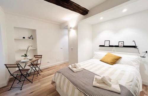 Sarzana Apartment | Zeste Apartment in centro città con suite privata