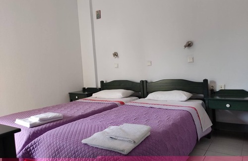 Agii Apostoli Apartment | Zinovia One-Bedroom Apartment with Garden View