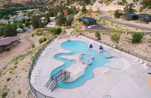 Orderville RV Rental | Zion, Bryce Glamping with Heat, AC, & Private Bath