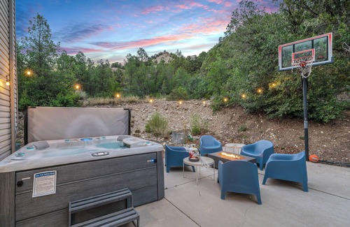 Glendale House | Zion Luxe Family Escape: HotTub, Games, Sleeps 14