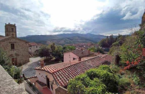 Roccalbegna House | Zolferate: peaceful romantic cottage with private garden