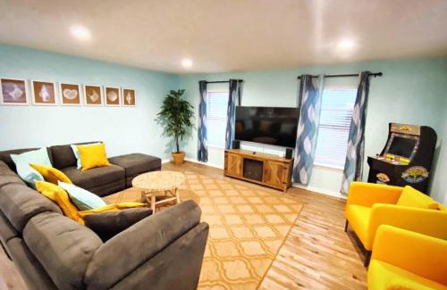 Frangista Beach House | Zula Breeze Beach House, Sleeps 18, Private Heated Pool Spa, 3min Walk To The Beach, Pets Welcome, Fenced Yard