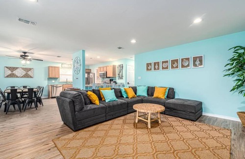 Frangista Beach House | Zula Breeze Beach House, Sleeps 18, Private Heated Pool Spa, 3min Walk To The Beach, Pets Welcome, Fenced Yard