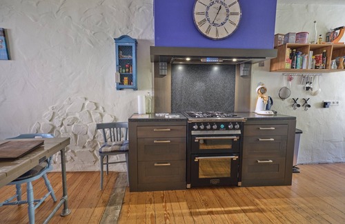 Historic Downtown House | Zum Anker: Het Thematsich Huis aan de Moezel Voor