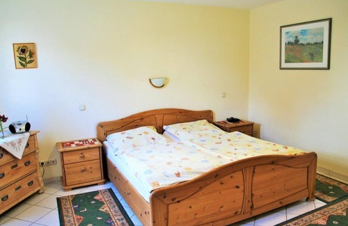 Emmerthal Bed & Breakfast | Zum Hof holiday apartment - Müllers Hof holiday apartments/guest house