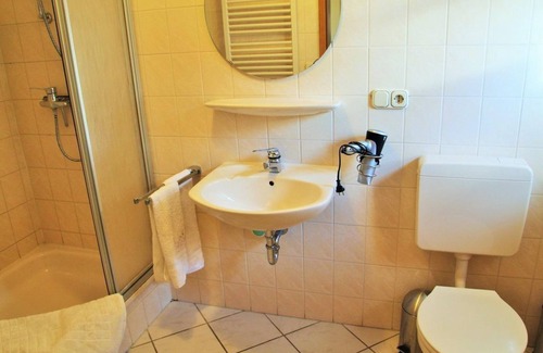 Emmerthal Bed & Breakfast | Zum Hof holiday apartment - Müllers Hof holiday apartments/guest house