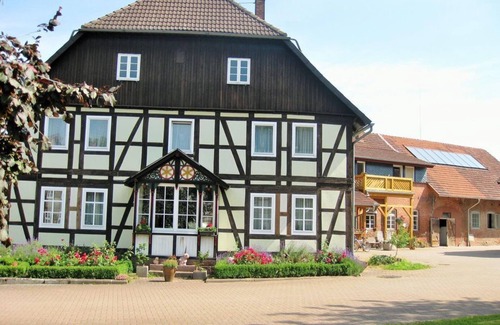 Emmerthal Bed & Breakfast | Zum Hof holiday apartment - Müllers Hof holiday apartments/guest house