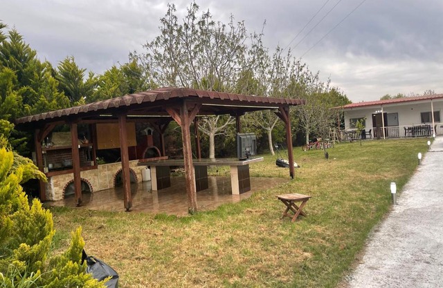 Ευχάριστο εξοχικό σπίτι με barbeque