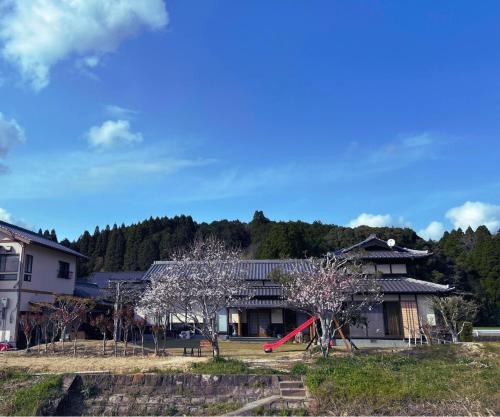 1組さま限定農家民宿うめむらアスパラガス収獲体験やバーベキュー冷たい湧水プールが楽しめます