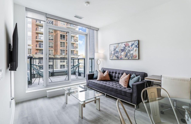 1 Bed + Den Luxe Suite -Inn On The Park at Sunnybrook - North York
