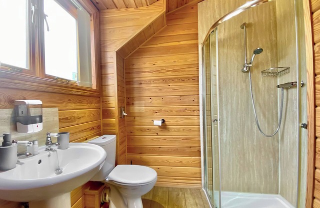 1 bedroom accommodation in Camerton, near Bath
