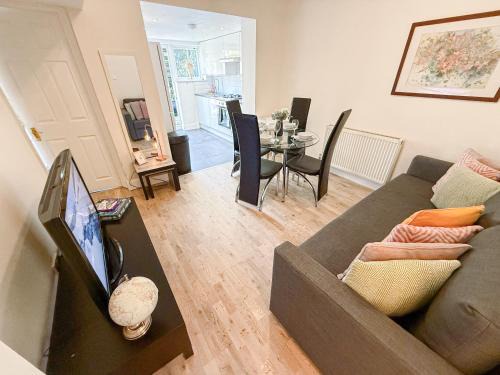 1-Bedroom flat with small garden & Paid Parking in Finsbury Park, Highbury