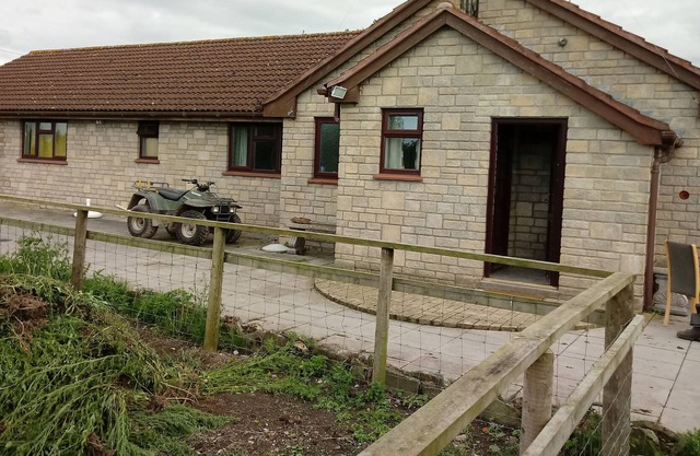 1 Double Room in beautiful farmhouse near Bristol Airport with wifi