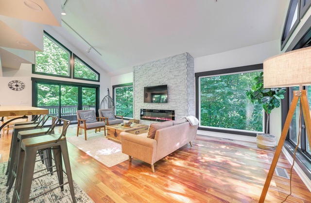 10 Mi to Nubs Nob: Modern Retreat w/Fire Pit
