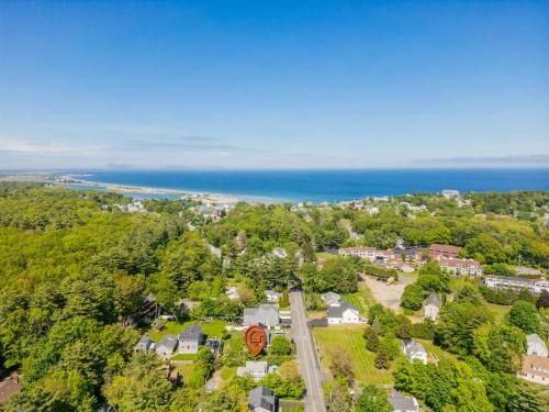 10-Min Walk to Beach - Huge Deck - Near Downtown