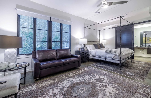 121 Hotel by AvantStay | Chic & Modern Superior Suite In Ideal Nashville!