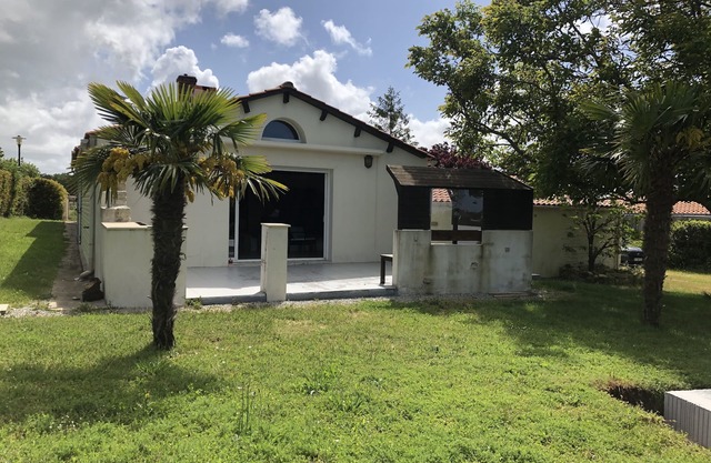 140m2 house with garden and heated swimming pool