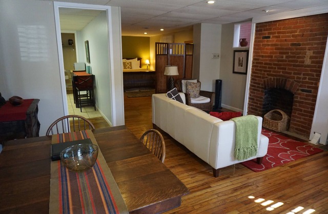 1640 Franklin Spacious, Clean, Comfort Quiet Neighborhd, Walk/Bike dwntwn
